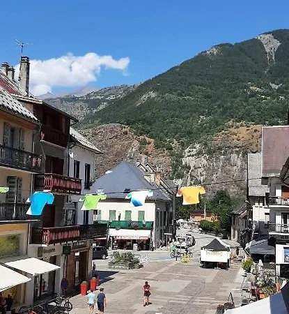 Grenat Bourg D'oisans * Le Bourg-dʼOisans